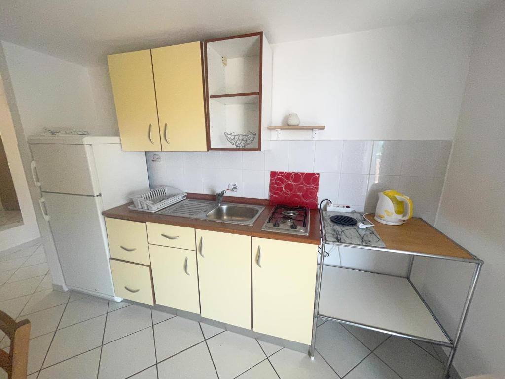 Kuchyň nebo kuchyňský kout v ubytování Apartmani Matković