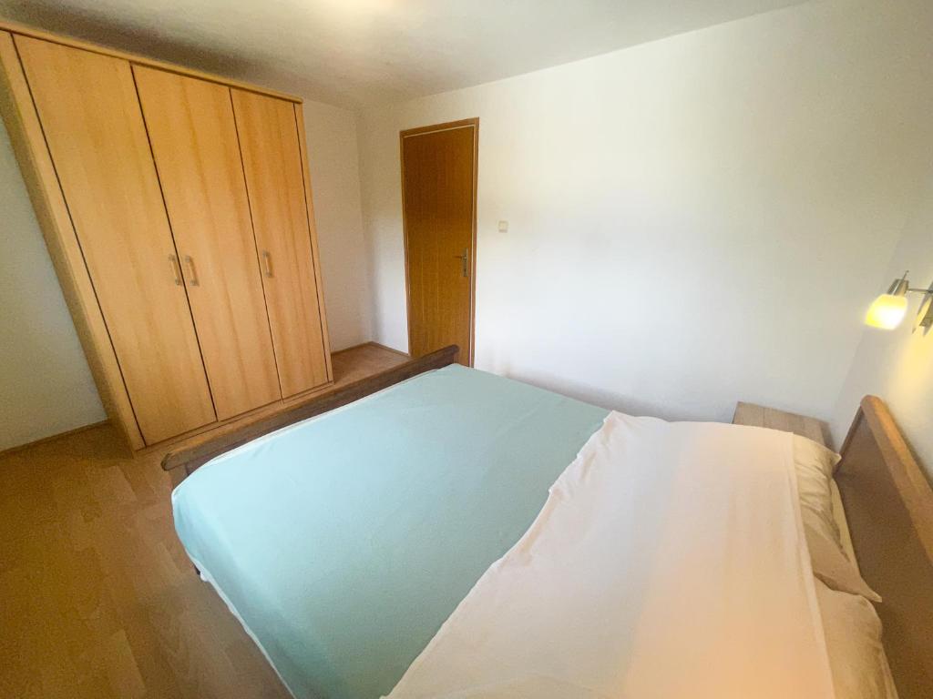 Postel nebo postele na pokoji v ubytování Apartmani Matković