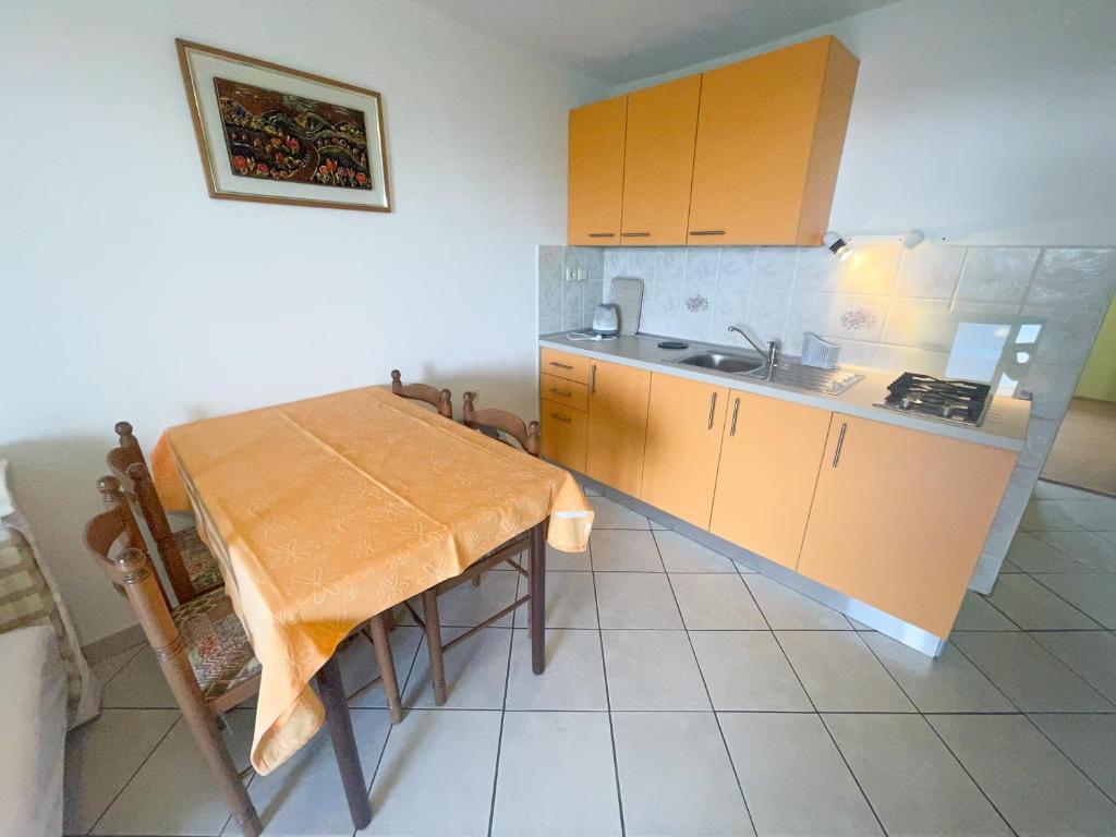 Kuchyň nebo kuchyňský kout v ubytování Apartmani Matković