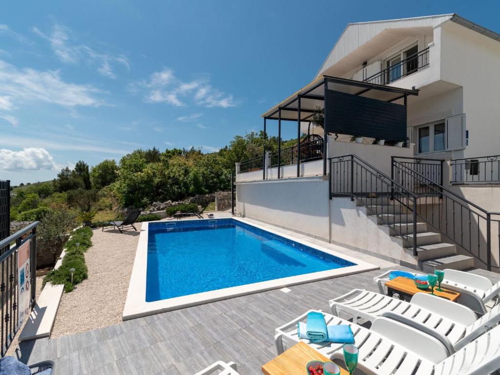 Bazén v ubytování Scenic Sea View,Three Bedroom Villa with Pool nebo v jeho okolí