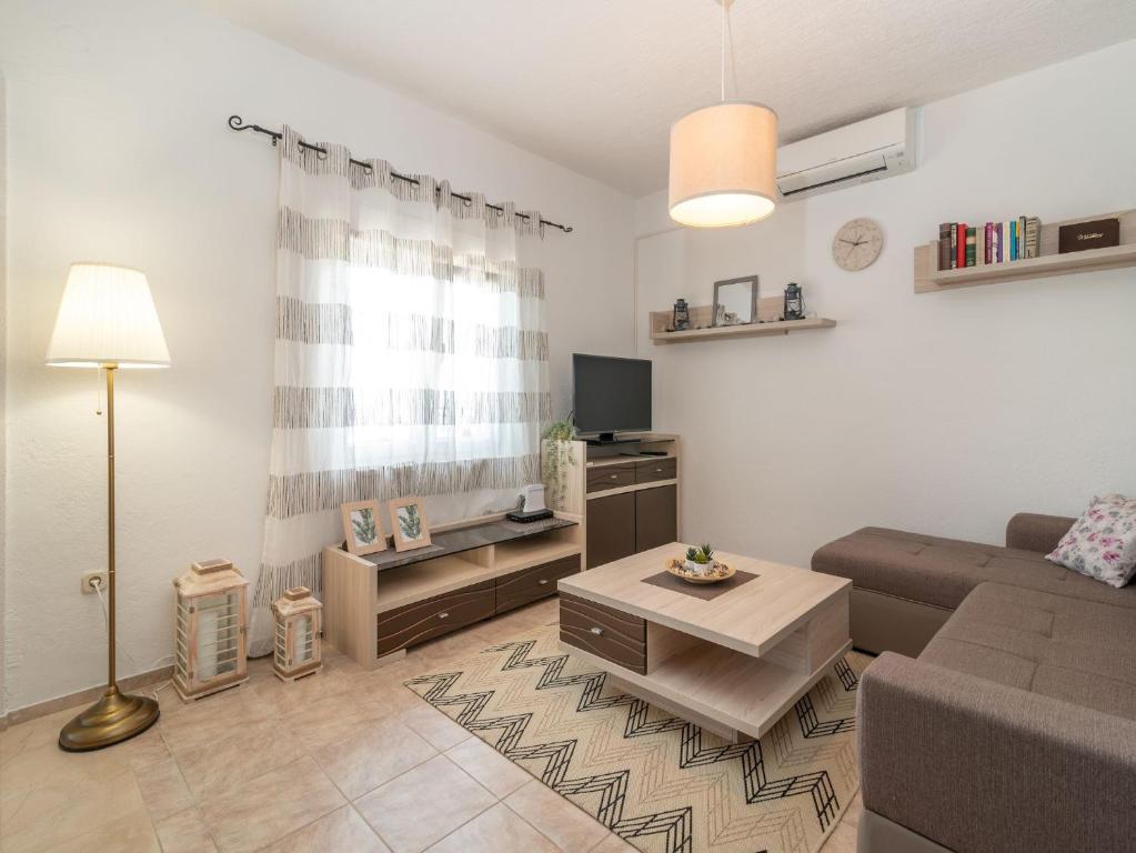 TV a/nebo společenská místnost v ubytování Scenic Sea View,Three Bedroom Villa with Pool