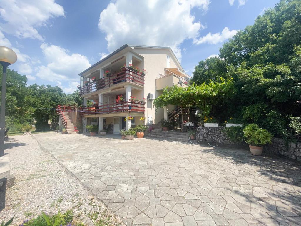 Budova, kde se apartmán nachází