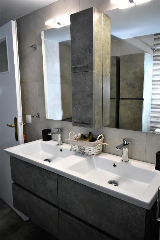 Fotografie z fotogalerie ubytování HIGH QUALITY 110qm 2BR at Simos-Lux-Apartment v Aténách