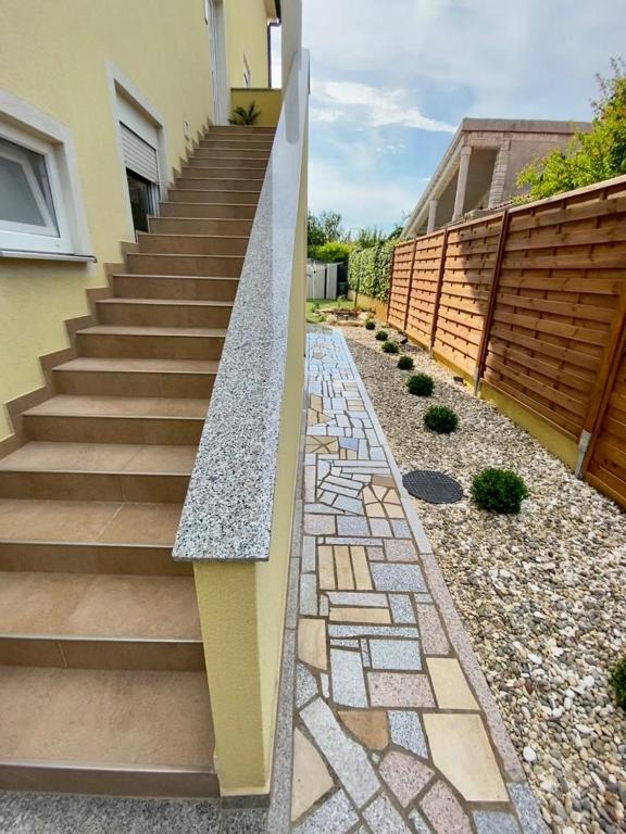 Budova, kde se apartmán nachází