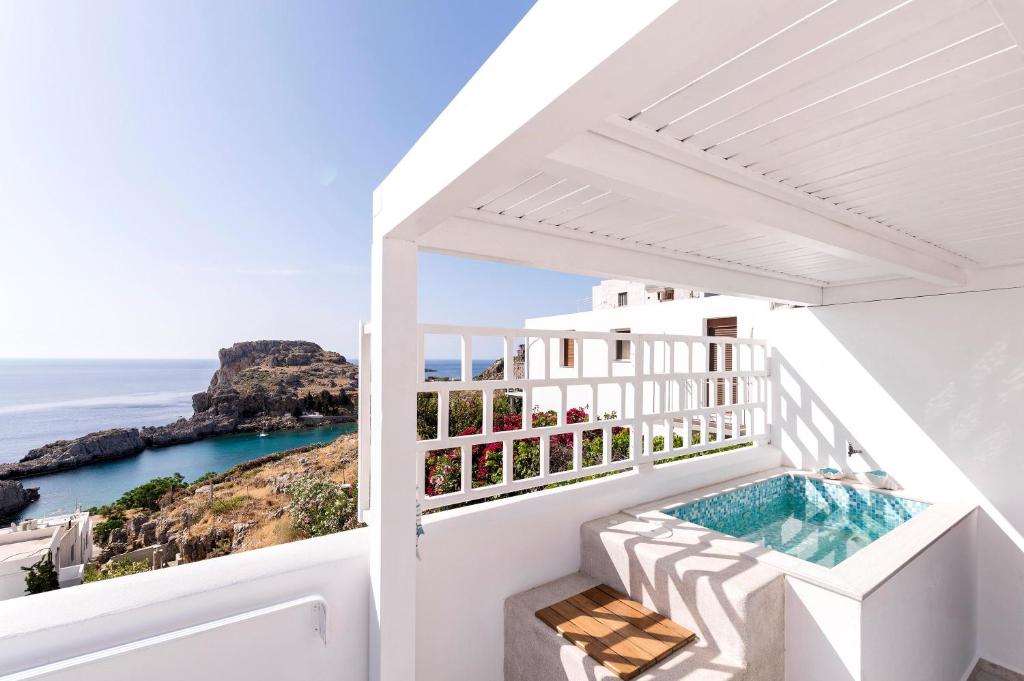 a balcony with a view of the ocean at Lindian Polis in Lindos