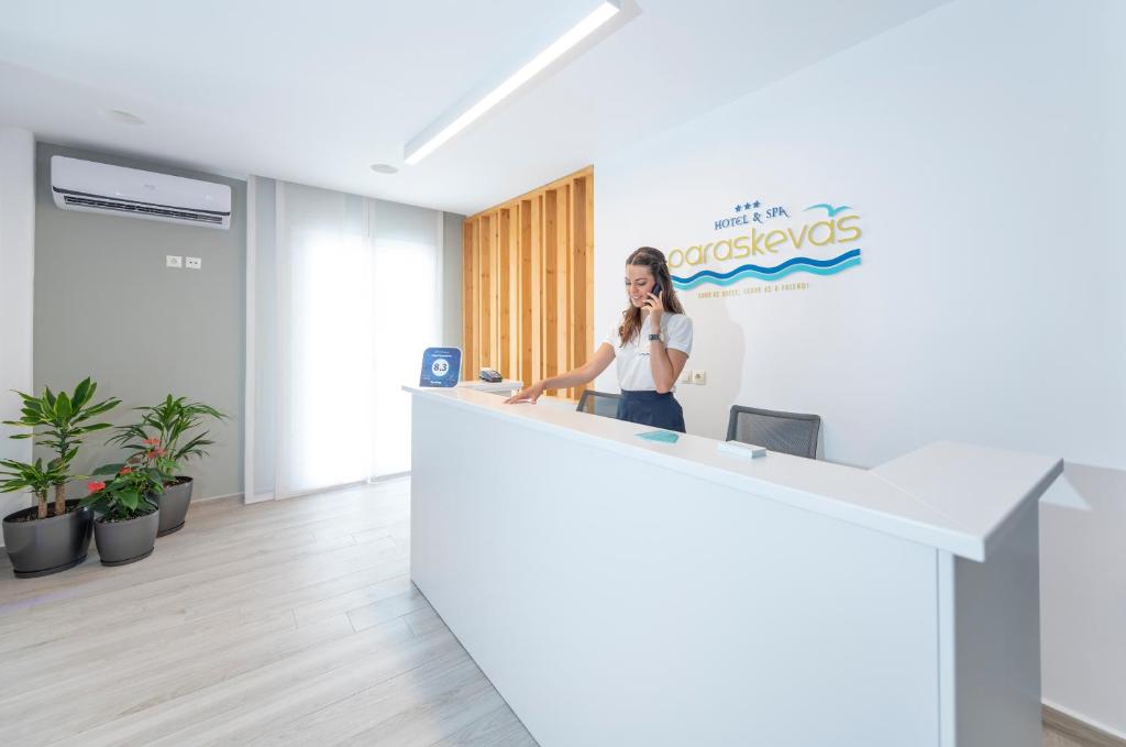 Hol lub recepcja w obiekcie Paraskevas Boutique Hotel