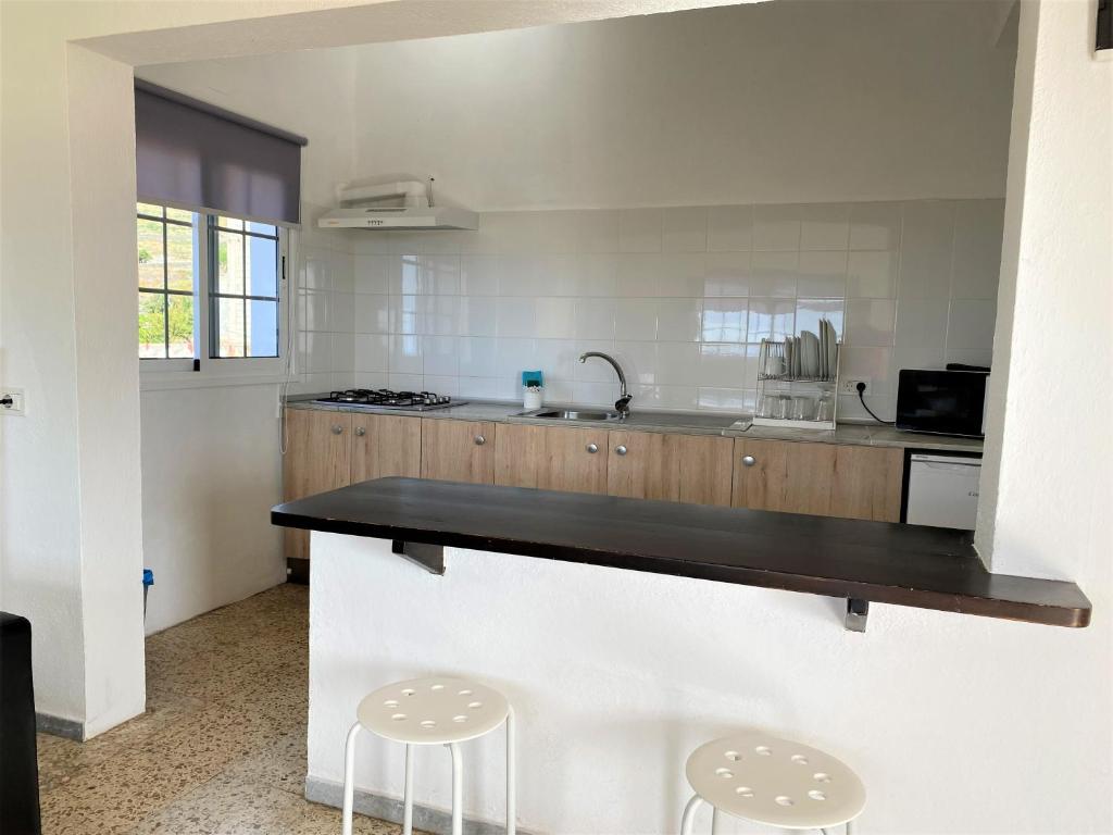 A kitchen or kitchenette at Apartamentos Los Arroyos