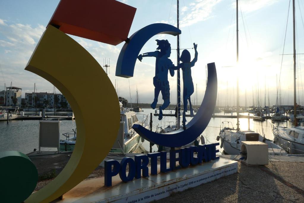 Fotografie z fotogalerie ubytování Face port Plage à 350m joli T2 clair 4 couchages avec parking privé, draps serviettes non fournies v destinaci Port Leucate