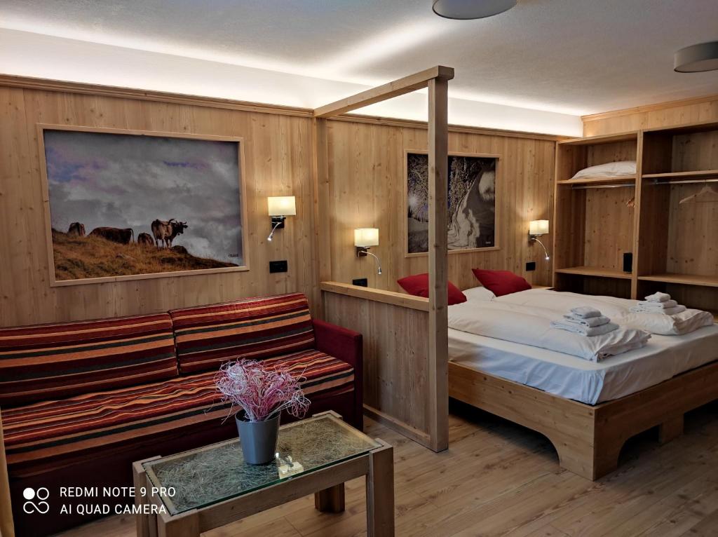 Postel nebo postele na pokoji v ubytování Alps Oriental Wellness HOTEL