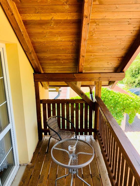 Balkón nebo terasa v ubytování Apartmány na Horce