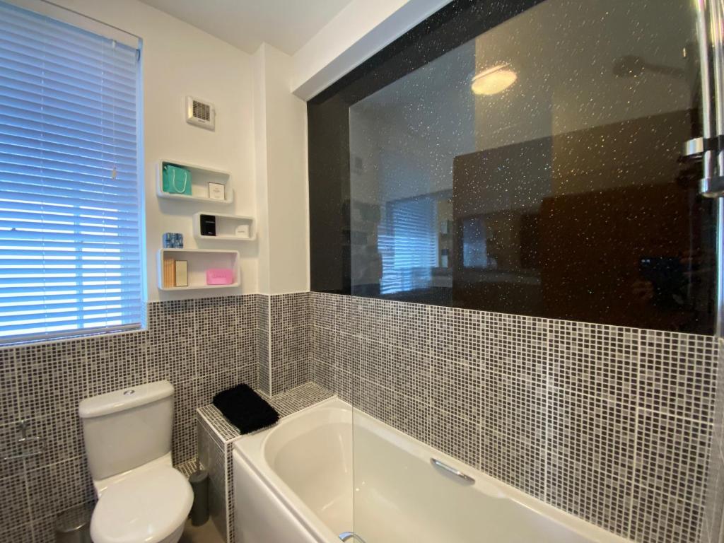 Koupelna v ubytování Fabulous 2 bed Ground floor apartment Belper
