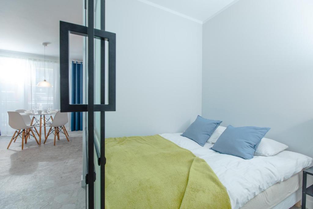 Postel nebo postele na pokoji v ubytování Resort Apartamenty Klifowa Rewal 59
