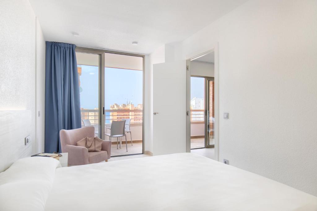 En eller flere senger på et rom på Aparthotel BCL Levante Lux