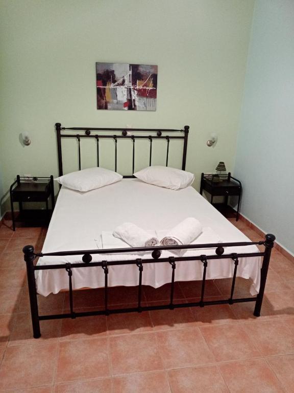 Postel nebo postele na pokoji v ubytování Maistros Apartments