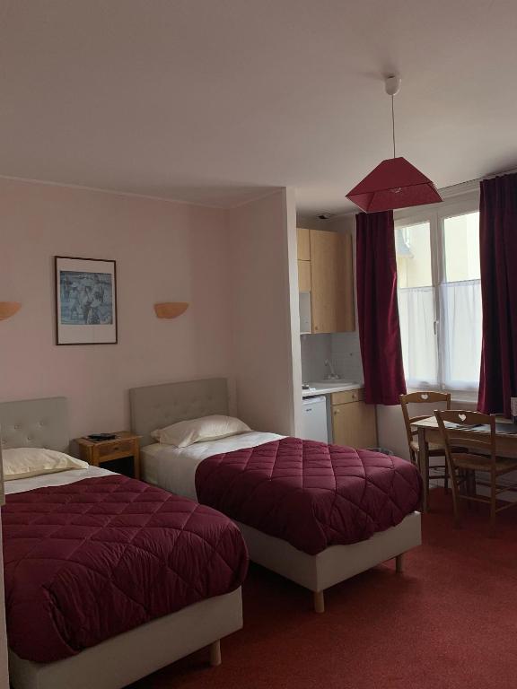 Postel nebo postele na pokoji v ubytování Hôtel Le Caddy