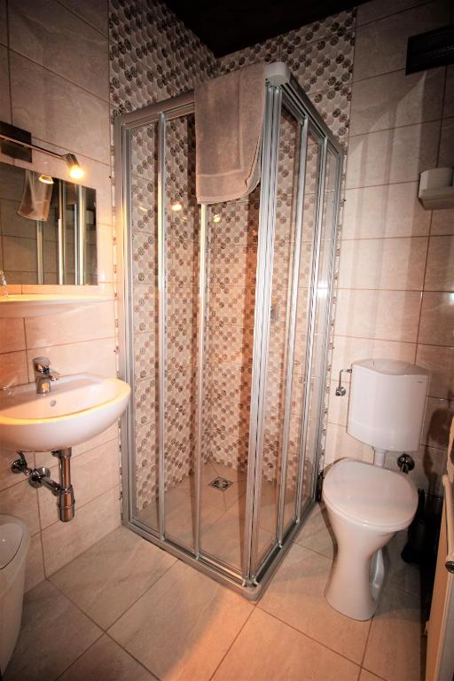 Kúpeľňa v ubytovaní Gasthaus Blunzenwirt
