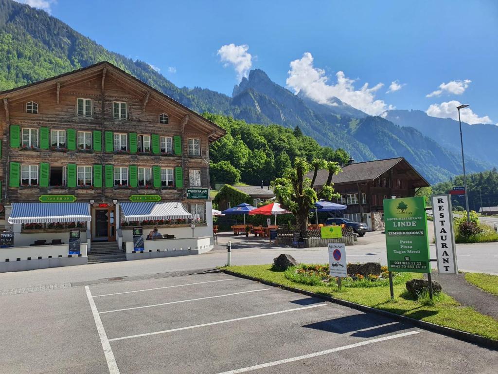 Nespecifikovaný výhled na hory nebo výhled na hory při pohledu z hotelu