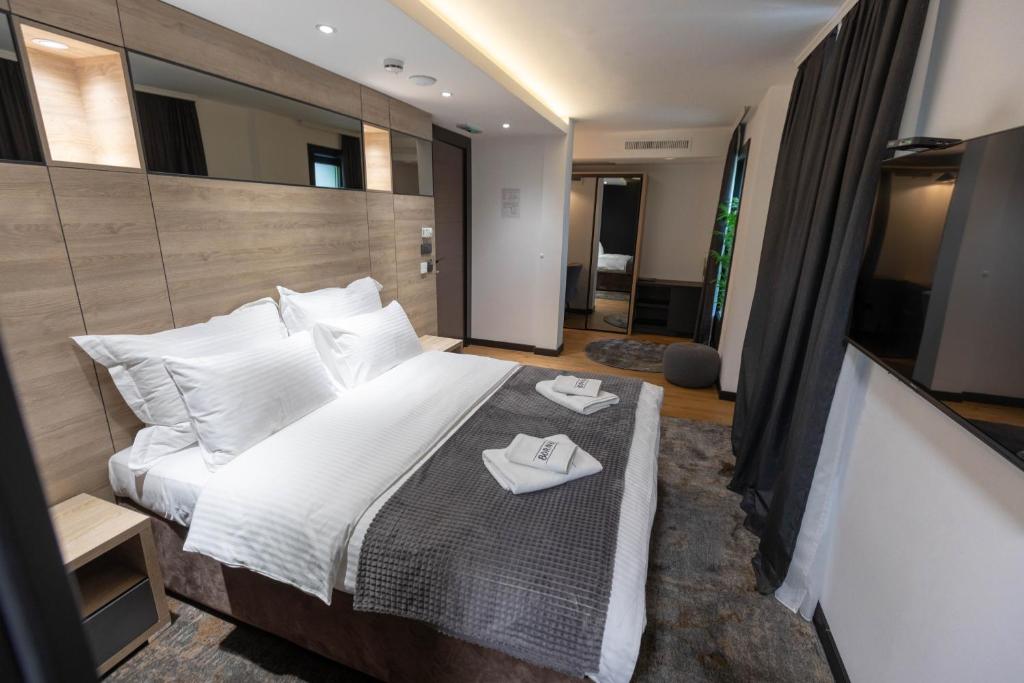Postel nebo postele na pokoji v ubytování Hotel Borneo
