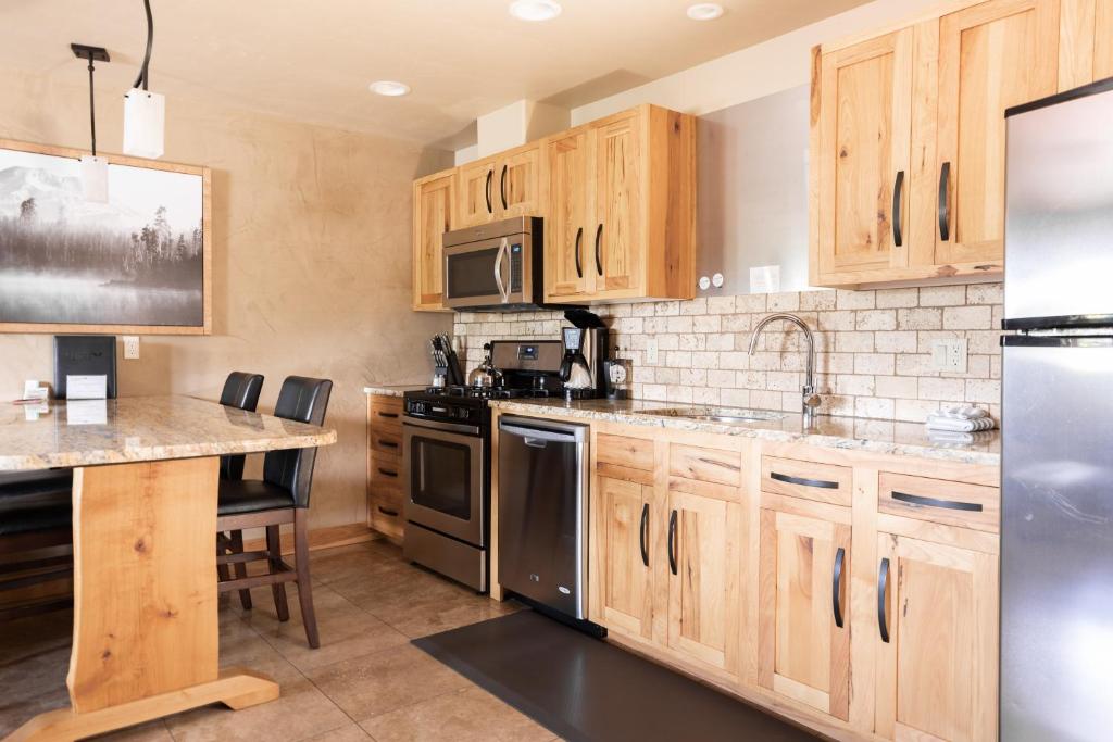 Kuchyň nebo kuchyňský kout v ubytování Wall Street Suites