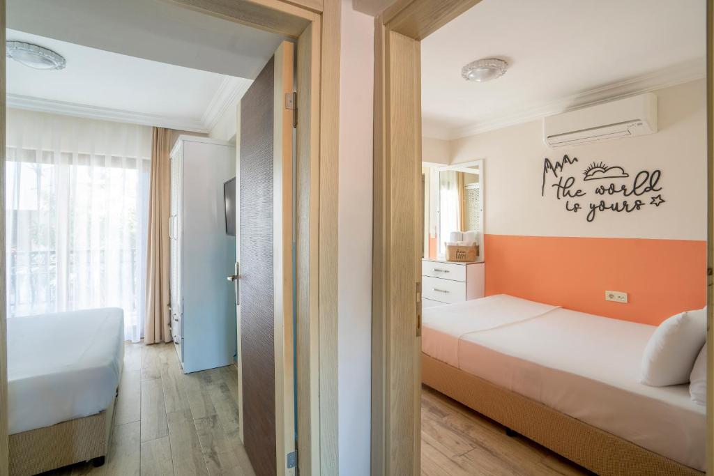 Postel nebo postele na pokoji v ubytování XOX Apart Hotel