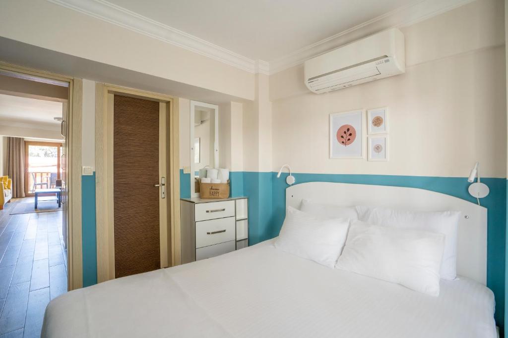 Postel nebo postele na pokoji v ubytování XOX Apart Hotel
