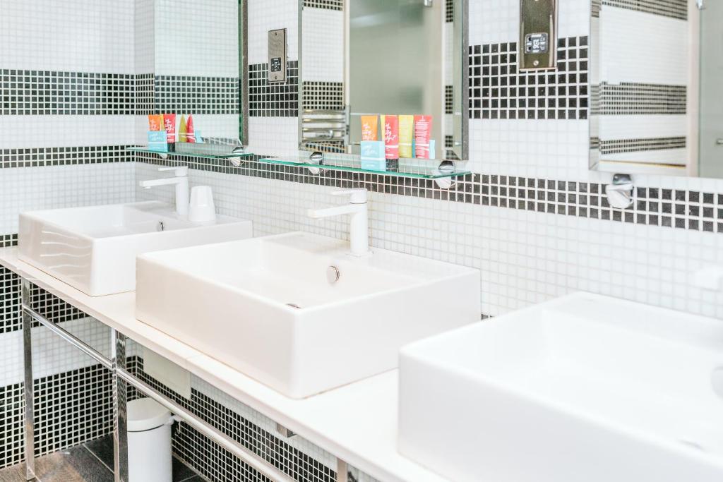 Stay Central Hotel - Resim 5