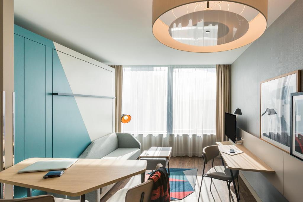 TV a/nebo společenská místnost v ubytování Aparthotel Adagio London Stratford