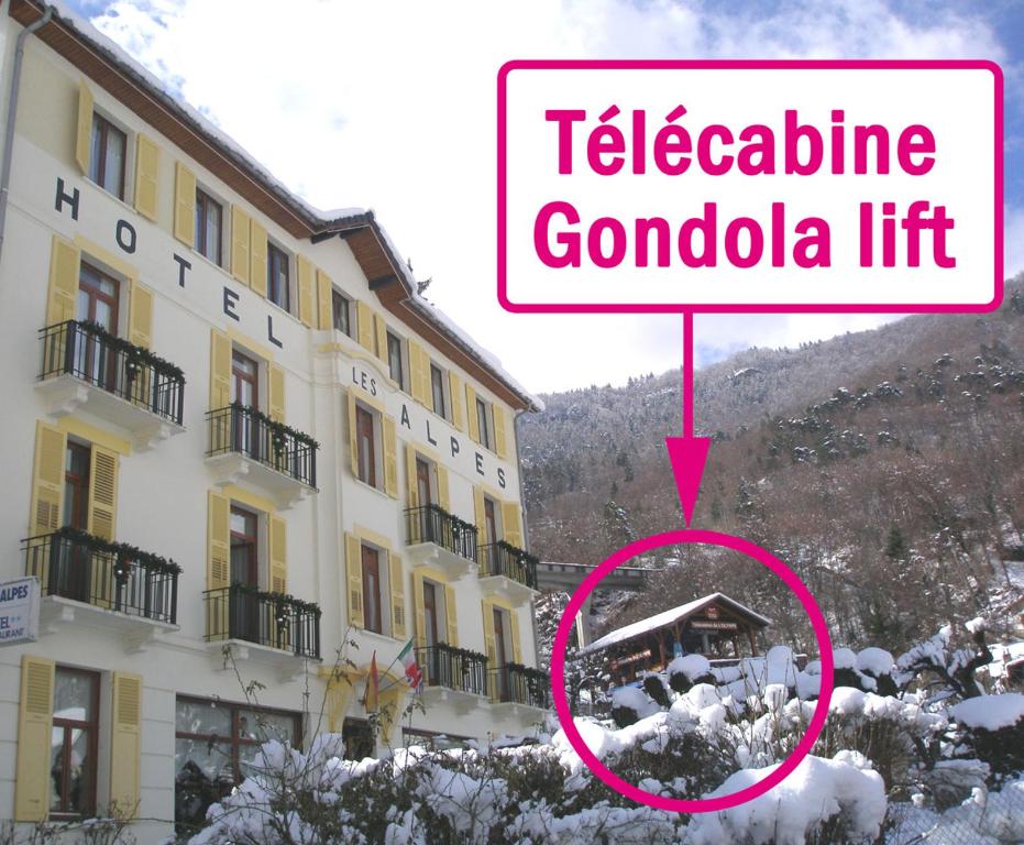 Nespecifikovaný výhled na hory nebo výhled na hory při pohledu z hotelu