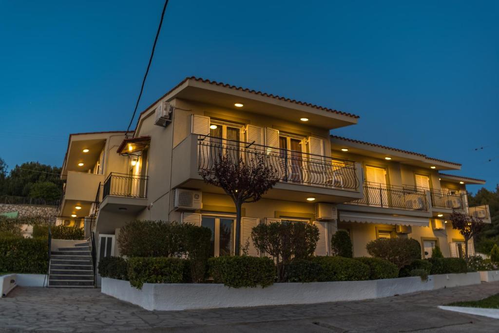 a large house with lights on the side of it at Meraki apartments in Lassi