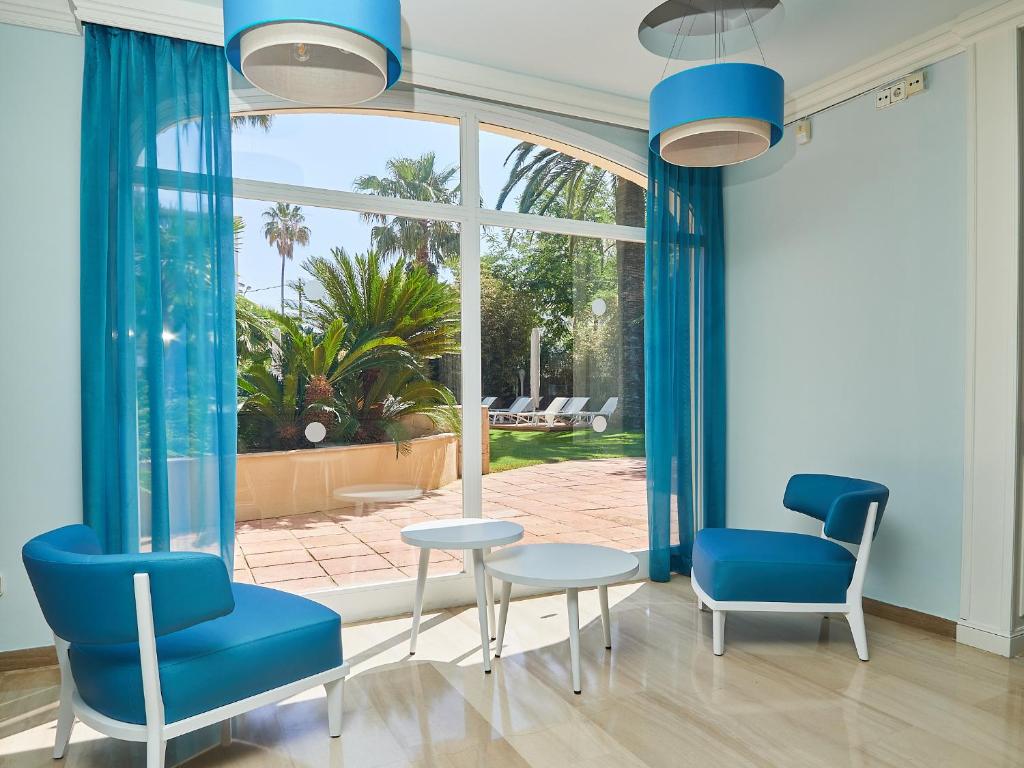 Posezení v ubytování Mònica Hotel