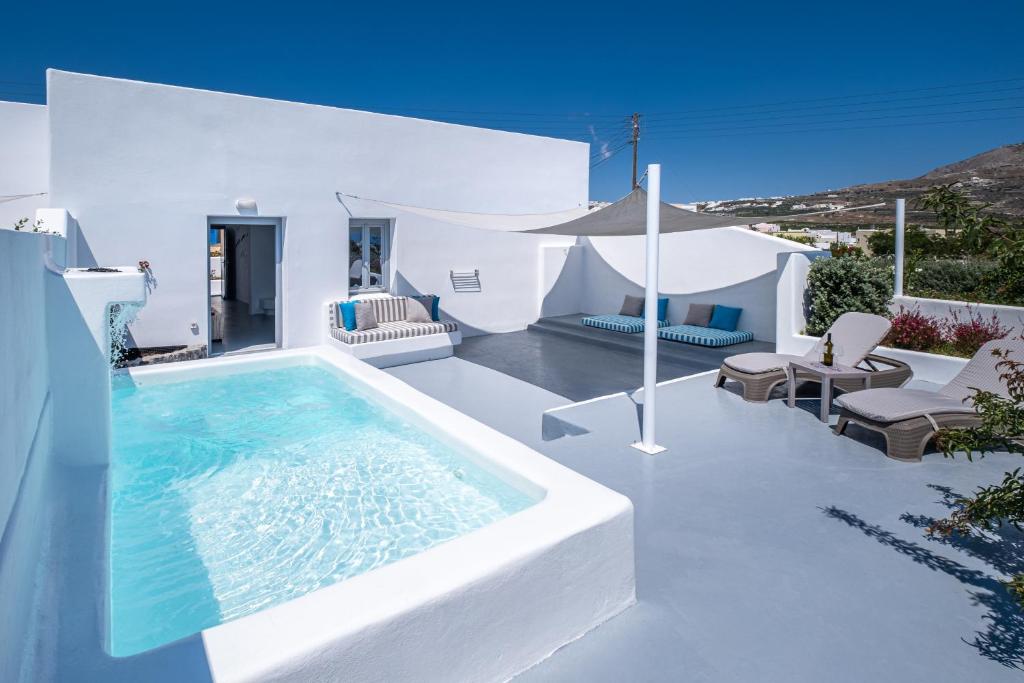Bazén v ubytování Majestic Sky Luxury Suites nebo v jeho okolí