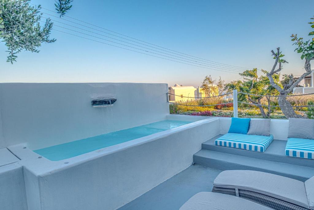 Bazén v ubytování Majestic Sky Luxury Suites nebo v jeho okolí