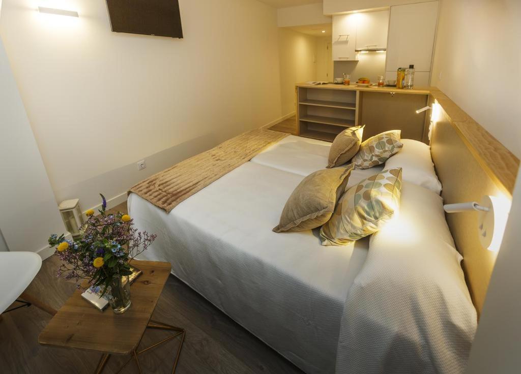 A bed or beds in a room at Apartamentos Costa da Morte Muxia