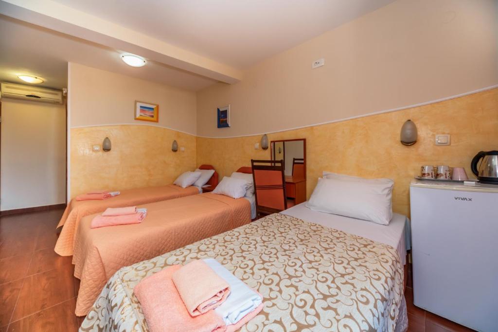 Apartments Pod Lozom with Seaview - Triple Chambre