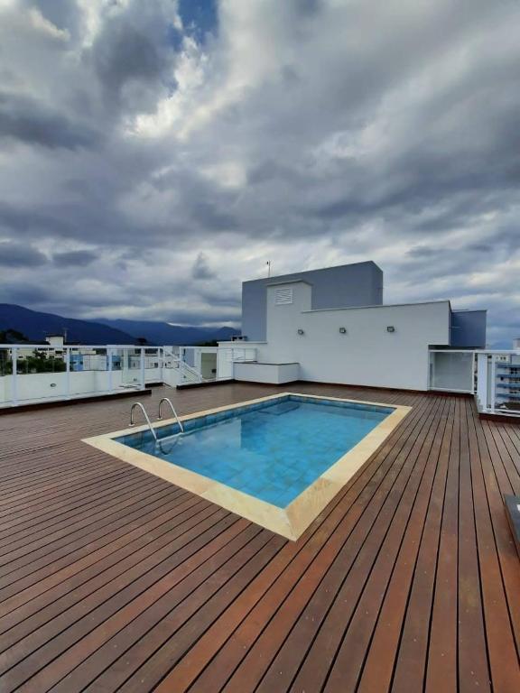  Apto Novíssimo no Itaguá com piscina