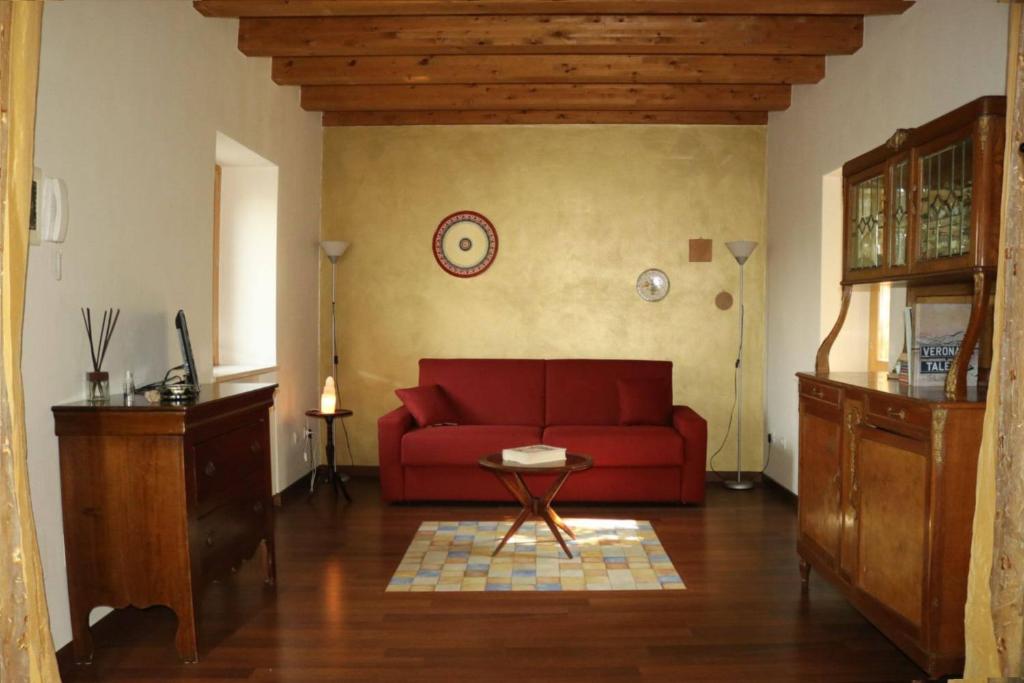 O zonă de relaxare la Casa Jasmin, 2 floors, private garden