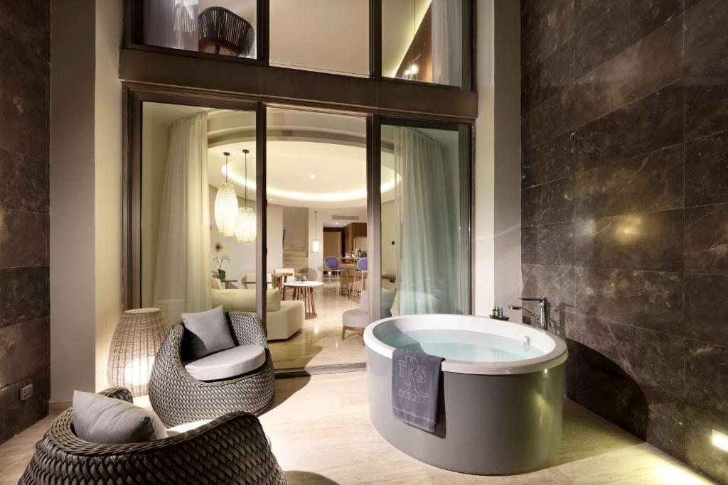 TRS Coral Hotel - Adults Only - All Inclusive - ロフトスイートジャグジーテラス