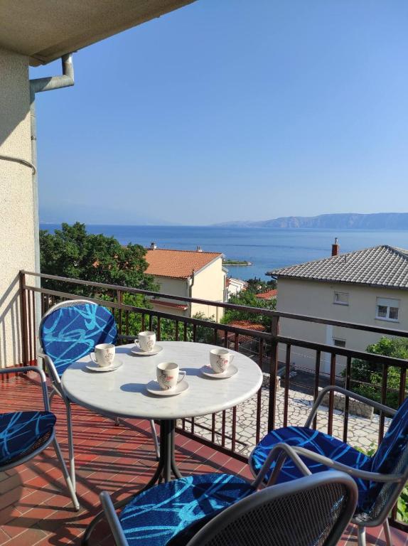 Prekrasan dvosobni apartman s pogledom na more 4+2