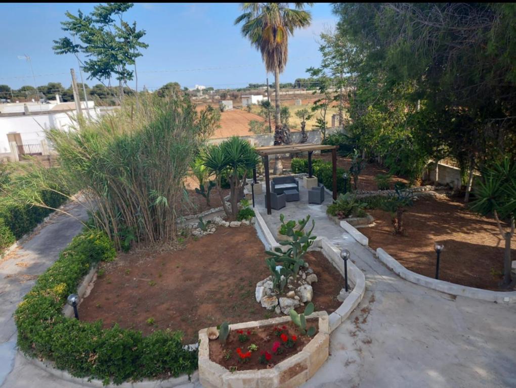 a garden with plants and flowers in a yard at B&b Masseria Nova in Torre San Giovanni Ugento