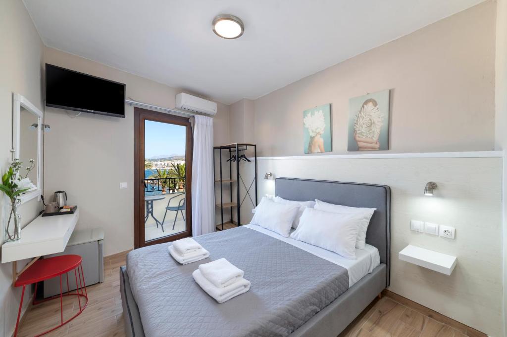 Postel nebo postele na pokoji v ubytování Faros Rooms