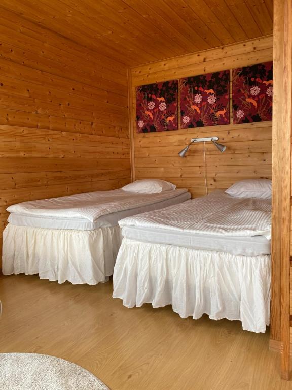 Postel nebo postele na pokoji v ubytování Visitor Stugby