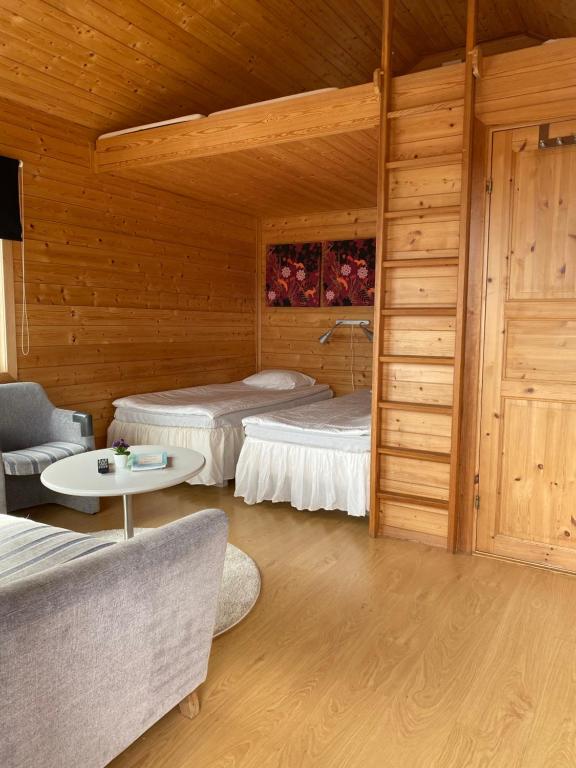 Postel nebo postele na pokoji v ubytování Visitor Stugby