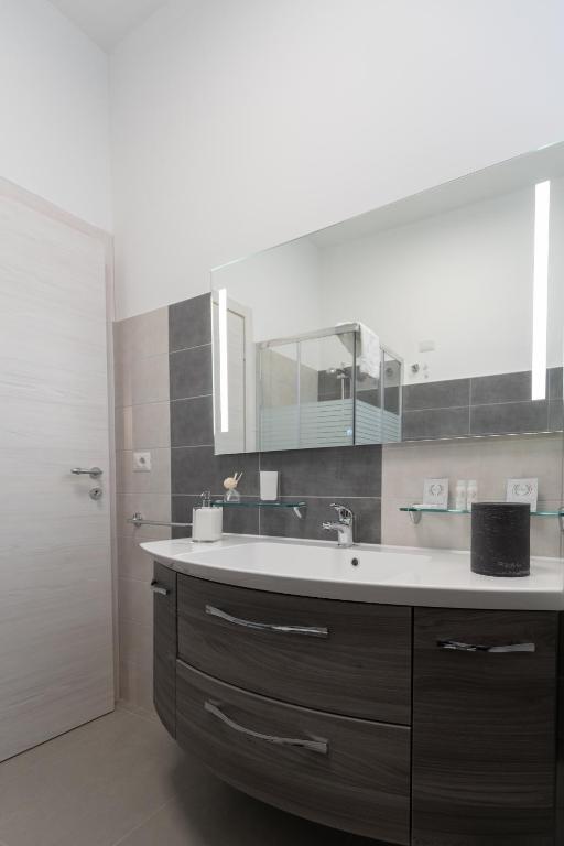 Lighthouse Apartment - 12