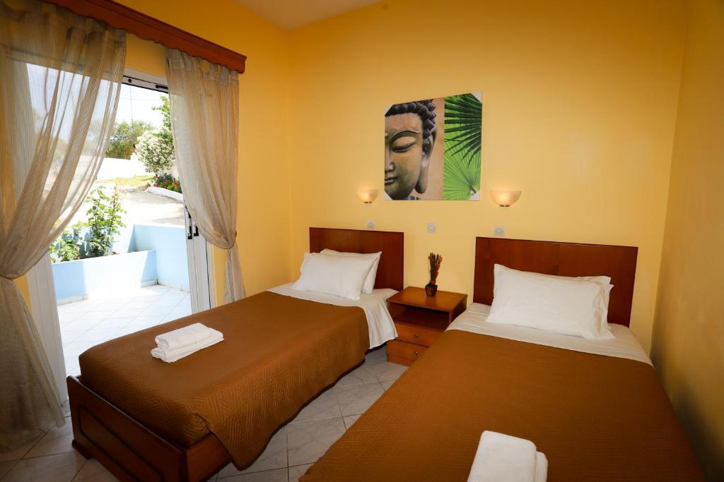 Postel nebo postele na pokoji v ubytování Agios Georgios - 2 Beds - Sleeps 5 - Free Parking