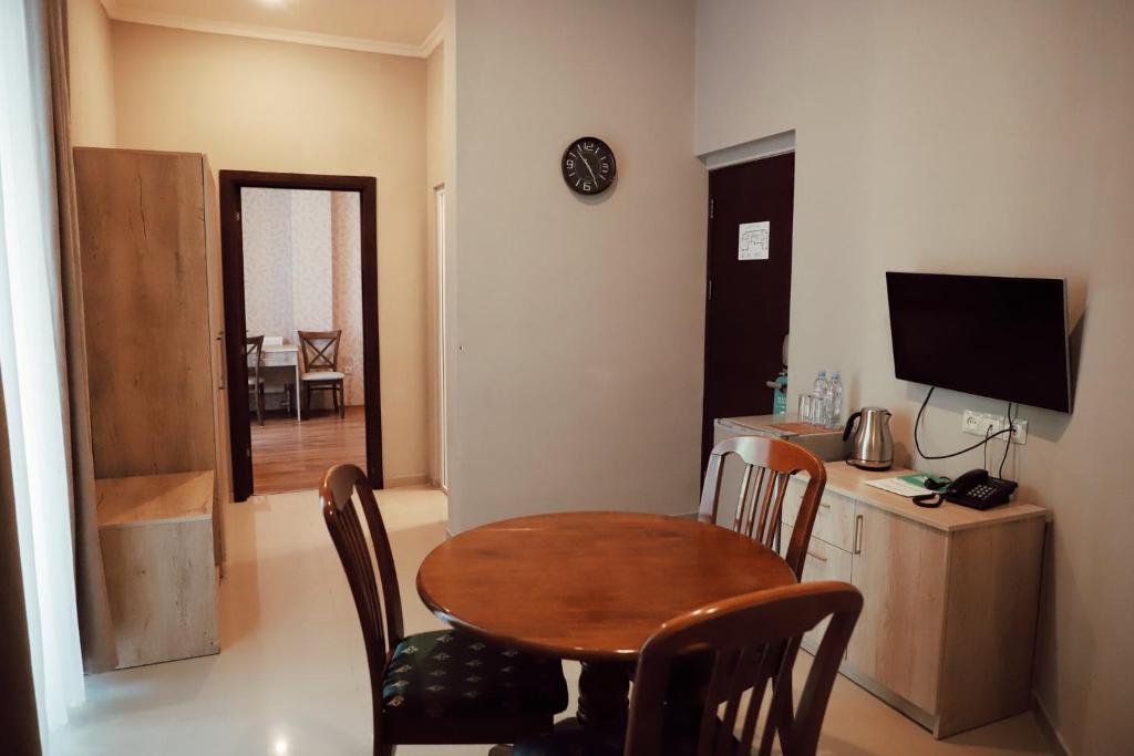 TV a/nebo společenská místnost v ubytování Abastumani Residence