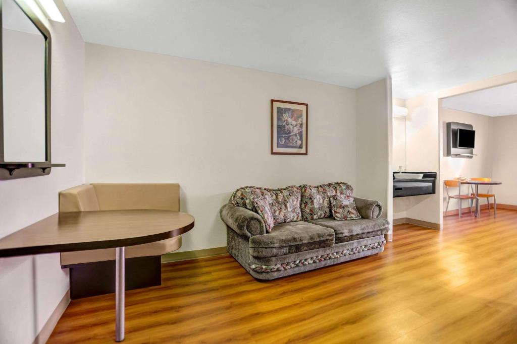 Posezení v ubytování Motel 6-Apache Junction, AZ