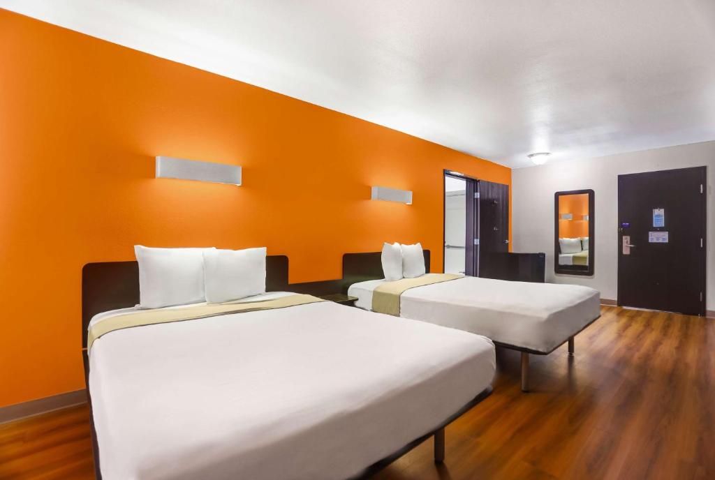 Postel nebo postele na pokoji v ubytování Motel 6-Apache Junction, AZ