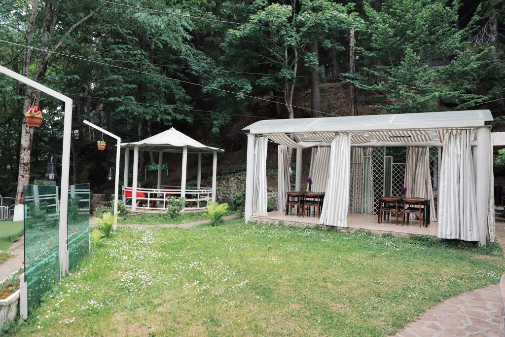 Zahrada ubytování Abastumani Residence