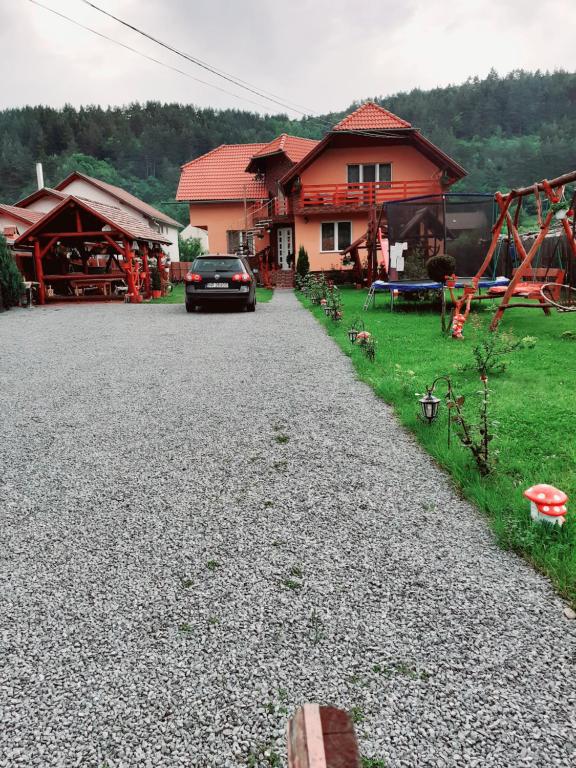 Herní místnost nebo prostor pro děti v ubytování Casa de Oaspeti Cristian
