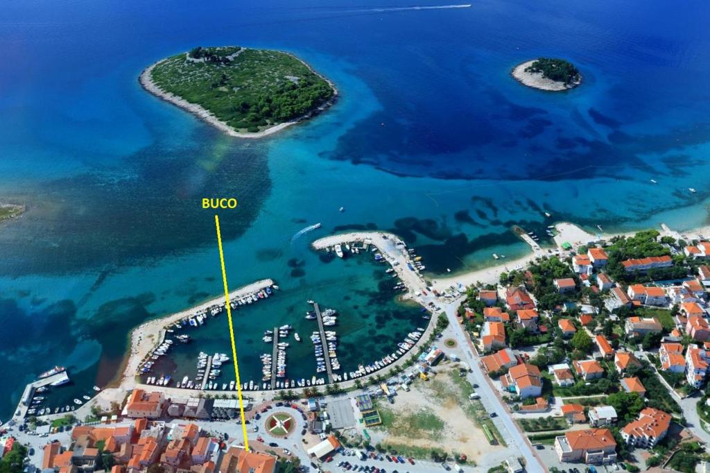Zdjęcie z galerii obiektu BUCO seafront apartments & fastfood w Pakoštane